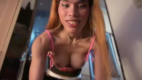 Snapshot of shanexxgoddess chatting on May 26, 7:43 pm shanexx online show from May 26, 7:43 pm