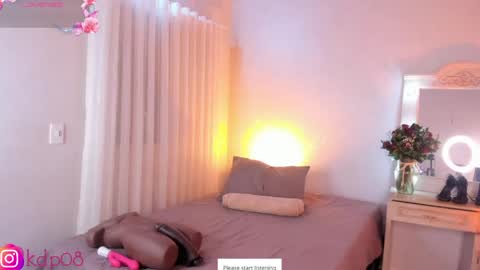 Snapshot of shannol_ryan chatting on May 28, 12:52 am Shannol online show from May 28, 12:52 am