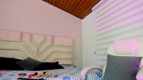 Snapshot of shannon_queen_ chatting on October 16, 4:57 am Shannon online show from October 16, 4:57 am