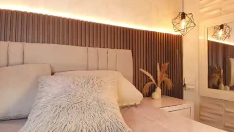 SHANON online show from December 19, 9:00 pm