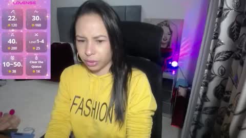 Snapshot of shantalhot69 chatting on October 16, 11:44 am Shantal online show from October 16, 11:44 am