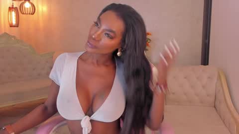 ShantallKnowles online show from March 25, 1:50 pm