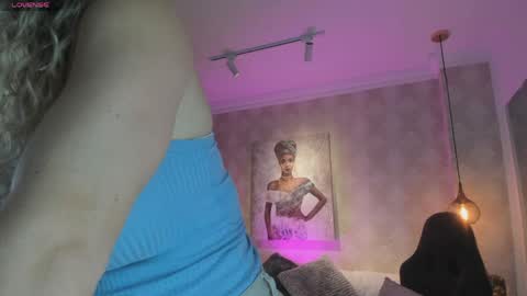 Snapshot of shantalll__ chatting on June 8, 10:59 am Shantal online show from June 8, 10:59 am