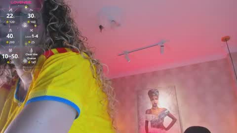 Snapshot of shantalll__ chatting on June 17, 11:23 am Shantal online show from June 17, 11:23 am