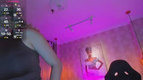 Snapshot of shantalll__ chatting on July 17, 11:06 am Shantal online show from July 17, 11:06 am