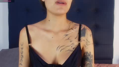 shantallvegga1 online show from April 1, 12:06 pm