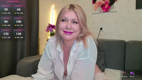 Snapshot of shantimoon chatting on May 25, 5:19 pm Natalya online show from May 25, 5:19 pm