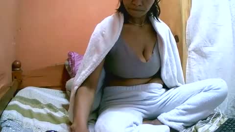 Snapshot of shanyarise chatting on June 18, 9:08 pm ShanyaRise online show from June 18, 9:08 pm