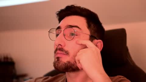 Snapshot of shape80 chatting on December 10, 7:58 am frenchy boy online show from December 10, 7:58 am