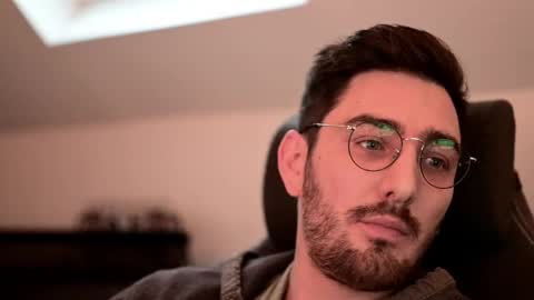 Snapshot of shape80 chatting on December 10, 3:12 pm frenchy boy online show from December 10, 3:12 pm