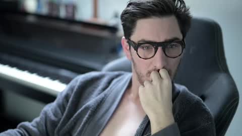 frenchy boy online show from December 19, 9:05 am