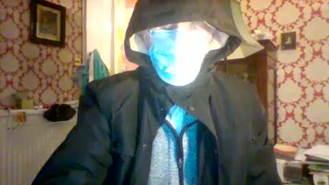 shapelyhelm1 online show from December 5, 12:19 am