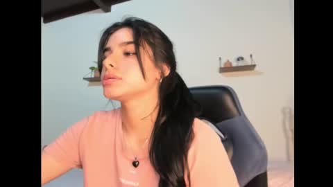 Snapshot of shara_jones chatting on December 14, 5:51 am Sara online show from December 14, 5:51 am