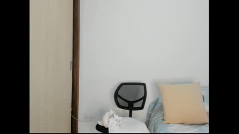 Snapshot of shara_jones chatting on February 25, 9:42 am Sara online show from February 25, 9:42 am