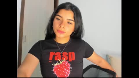 Snapshot of shara_jones chatting on March 7, 8:45 am Sara online show from March 7, 8:45 am