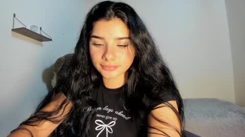 Snapshot of shara_jones chatting on September 17, 5:42 am Sara online show from September 17, 5:42 am