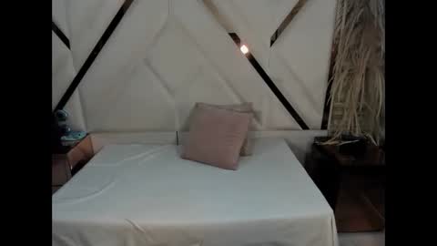 Snapshot of shara_oz chatting on February 27, 2:44 am Shara Oz online show from February 27, 2:44 am