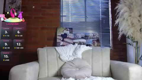 Snapshot of shara_rios chatting on June 17, 11:23 am shara_rios online show from June 17, 11:23 am