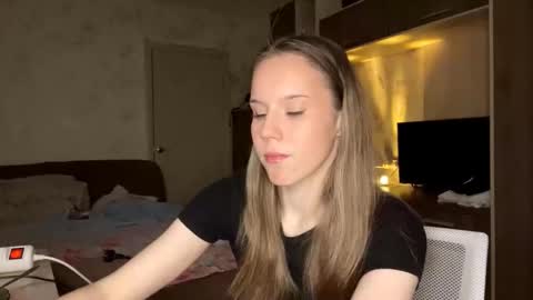 Snapshot of shardamcelhiney chatting on March 3, 8:09 am Arina online show from March 3, 8:09 am