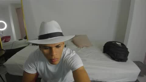 shark_boy21 online show from February 14, 3:47 am