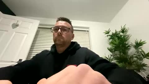 Snapshot of sharksboy16 chatting on January 3, 6:11 am Sharksboy online show from January 3, 6:11 am