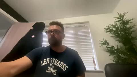 Snapshot of sharksboy16 chatting on February 22, 7:23 am Sharksboy online show from February 22, 7:23 am