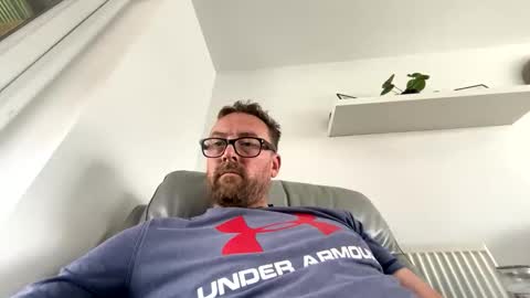 Snapshot of sharksboy16 chatting on September 13, 10:59 am Sharksboy online show from September 13, 10:59 am