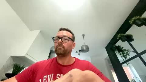 Snapshot of sharksboy16 chatting on October 26, 6:52 am Sharksboy online show from October 26, 6:52 am