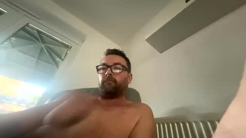 Snapshot of sharksboy16 chatting on November 9, 7:39 am Sharksboy online show from November 9, 7:39 am