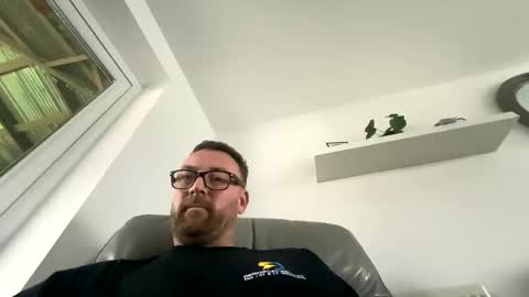 Snapshot of sharksboy16 chatting on November 14, 1:32 pm Sharksboy online show from November 14, 1:32 pm