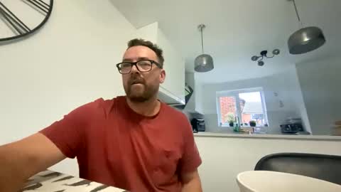 Snapshot of sharksboy16 chatting on November 22, 7:51 am Sharksboy online show from November 22, 7:51 am