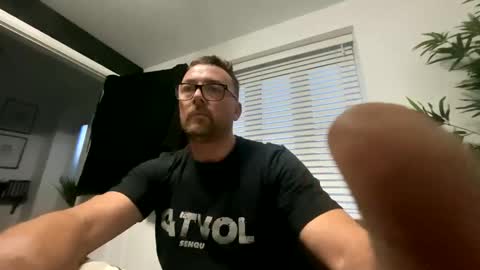 Snapshot of sharksboy16 chatting on February 14, 6:54 am Sharksboy online show from February 14, 6:54 am