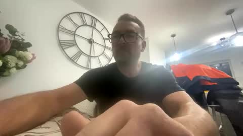 Snapshot of sharksboy16 chatting on February 24, 5:27 am Sharksboy online show from February 24, 5:27 am