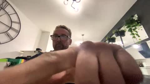 Snapshot of sharksboy16 chatting on February 27, 6:02 am Sharksboy online show from February 27, 6:02 am