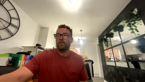 Snapshot of sharksboy16 chatting on February 28, 7:20 am Sharksboy online show from February 28, 7:20 am