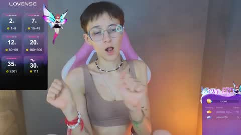 Snapshot of sharli_rose chatting on December 13, 6:59 pm Sharli online show from December 13, 6:59 pm