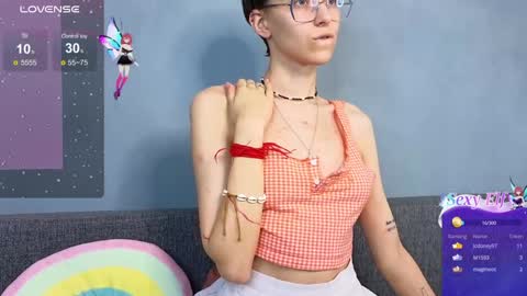 Snapshot of sharli_rose chatting on January 22, 3:29 pm Sharli online show from January 22, 3:29 pm