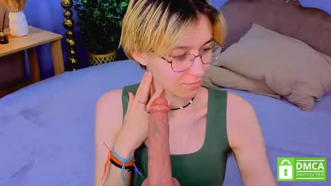 Snapshot of sharli_rose chatting on April 23, 3:25 pm Sharli online show from April 23, 3:25 pm