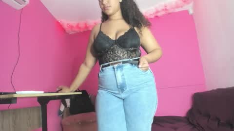 Sharlot online show from November 18, 11:58 am