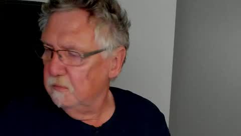sharlots_pet online show from June 8, 1:33 pm