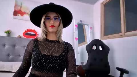 Snapshot of sharlott_3 chatting on February 6, 1:47 pm sharlott_3 online show from February 6, 1:47 pm