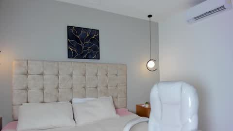 Snapshot of sharlott_taylor chatting on March 26, 7:41 pm Sharlott. online show from March 26, 7:41 pm