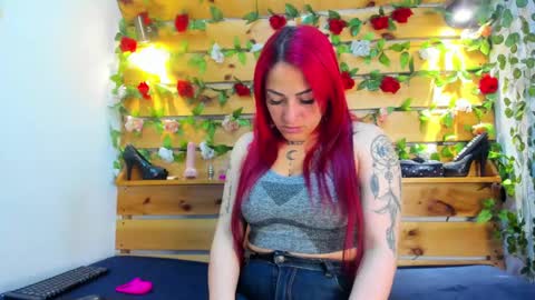 Snapshot of sharol_heart_ chatting on February 9, 4:04 am Sharol online show from February 9, 4:04 am