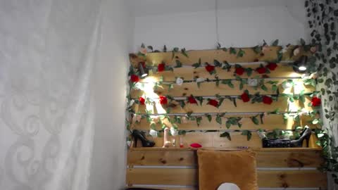 Snapshot of sharol_heart_ chatting on February 25, 3:31 am Sharol online show from February 25, 3:31 am