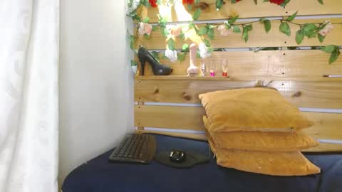 Snapshot of sharol_heart_ chatting on March 5, 7:05 am Sharol online show from March 5, 7:05 am