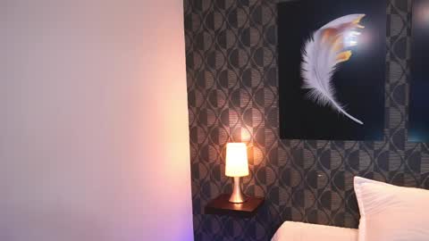 Sharom  online show from April 13, 7:19 pm