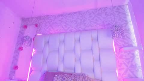 Snapshot of sharon_justin_ chatting on February 26, 7:24 pm Sharon online show from February 26, 7:24 pm