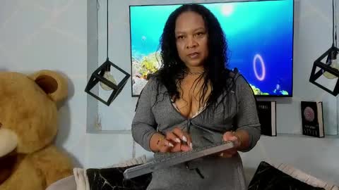 Sharon Noa online show from April 18, 3:16 pm