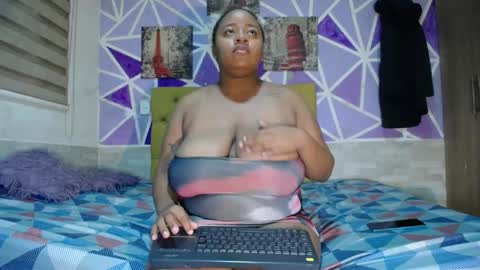 sharonx_morex online show from May 17, 6:11 am