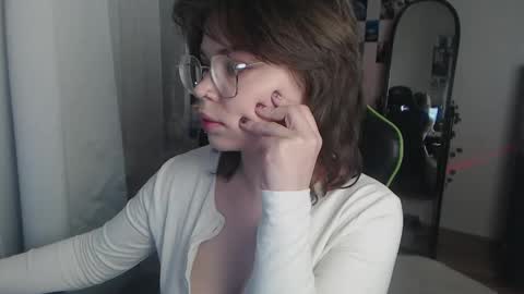 Snapshot of shawty_bibi chatting on May 5, 1:02 am shawty_bibi online show from May 5, 1:02 am